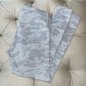 Lulu lemon size 12 white/light grey camo leggings NWOT